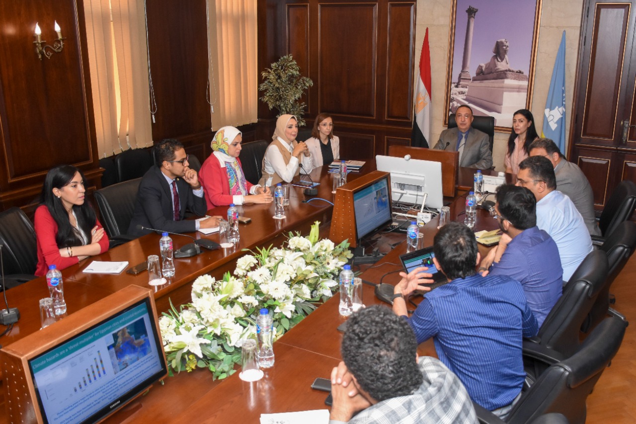 محافظ الإسكندرية يناقش مع ممثلي البنك الدولي تجربة الإسكندرية في مقاومة التغييرات المناخية