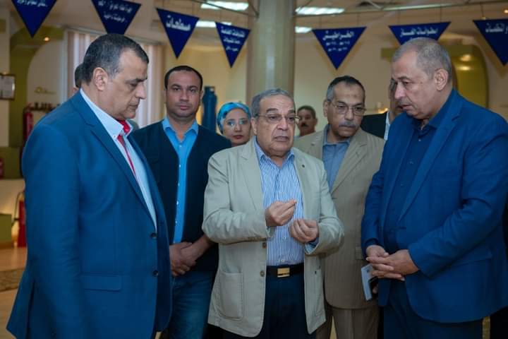 "وزير الدولة للإنتاج الحربي" يتابع سير العمل في "حلوان للصناعات الهندسية
