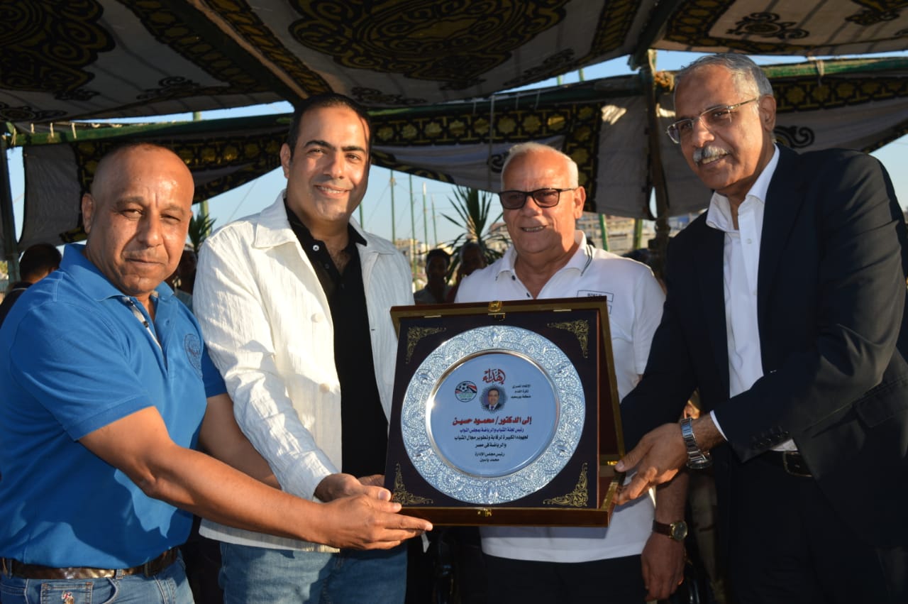 محافظ بورسعيد يشهد نهائي بطولة دوري منطقة بورسعيد للكرة الشاطئية