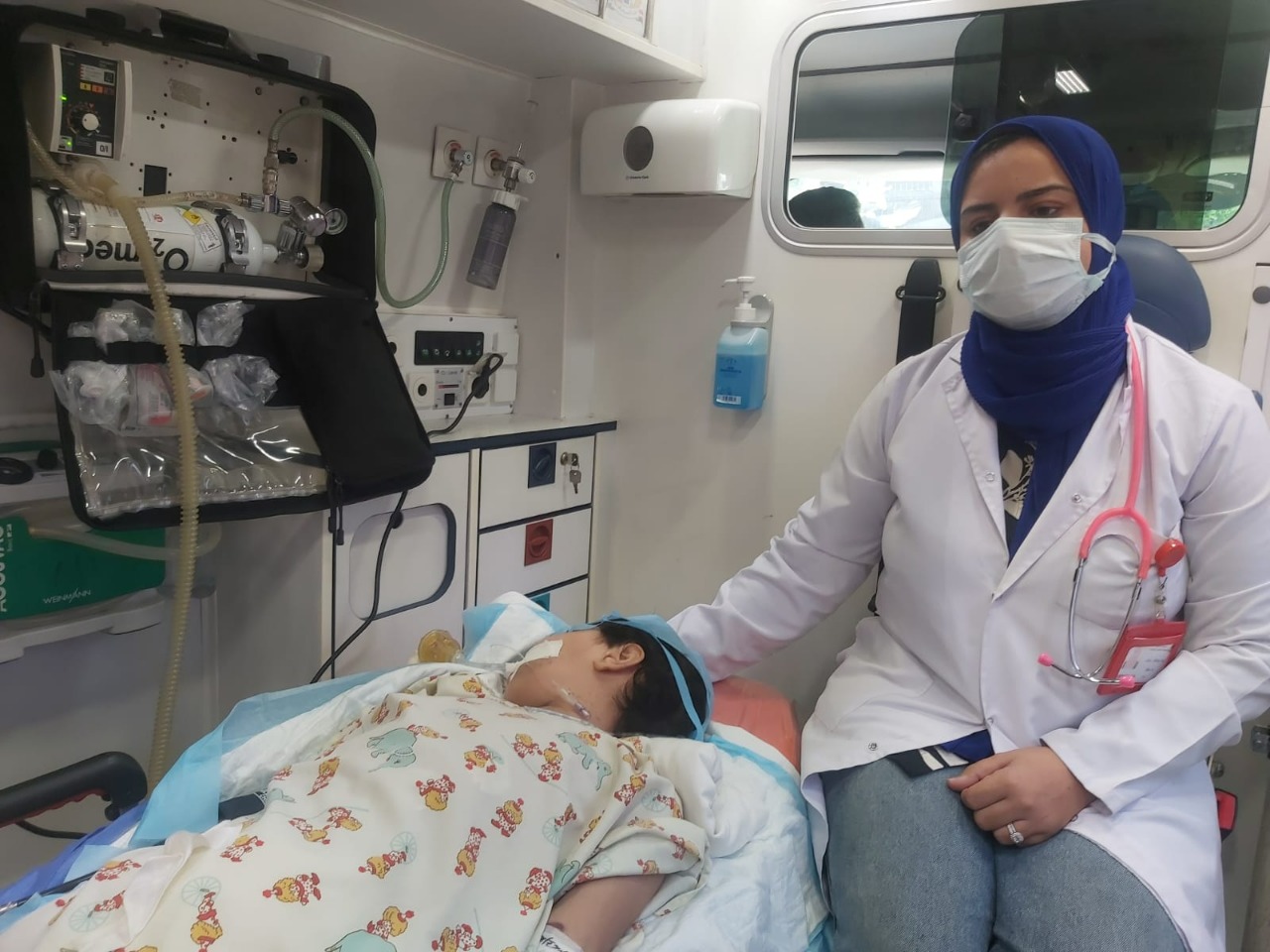 عبدالغفار يتابع الحالة الصحية للطفل «ياسين» بعد نقله إلى مصر بطائرة طبية مجهزة