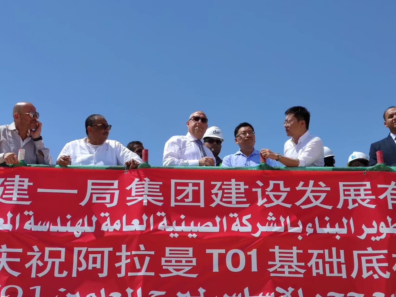 وزير الإسكان يشهد الانتهاء من صب الجزء الأول من الأساسات الخرسانية للبرج الأيقوني بمشروع أبراج الداون تاون بمدينة العلمين الجديدة