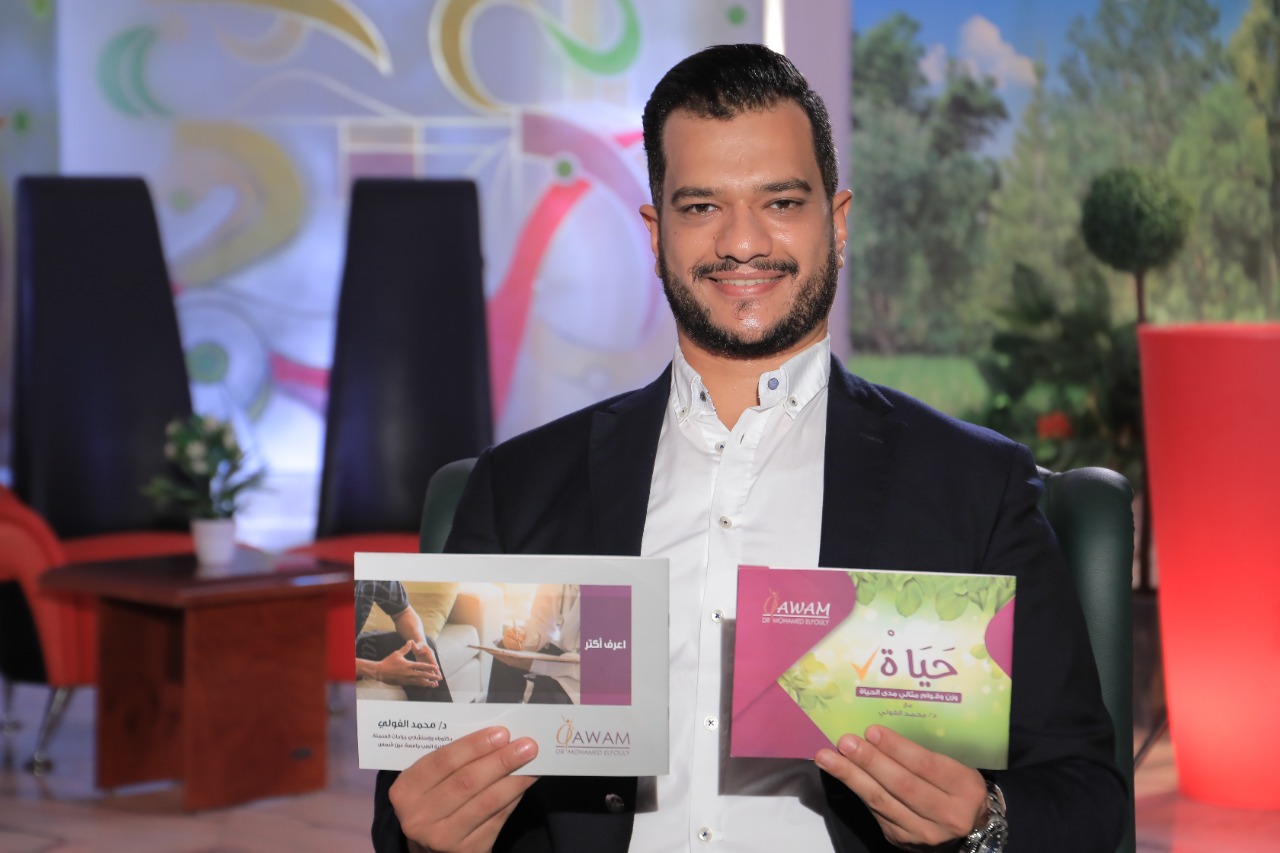 محمد الفولى: معظم الرجال يسعون لنحت عضلات البطن بالجراحة