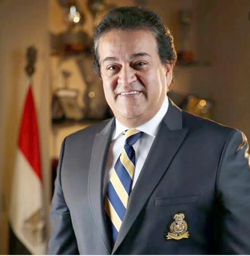رئيس جامعة بورسعيد يهنئ الدكتور خالد عبد الغفار لأختياره وزيرا للصحة