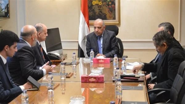 *وزير قطاع الأعمال العام يبحث مع رئيس الجامعة الألمانية بالقاهرة التعاون في البحث العلمي والتدريب