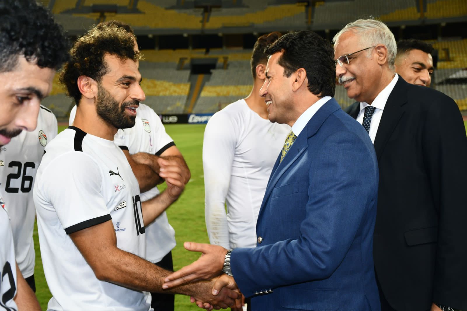 وزير الشباب والرياضة يلتقى لاعبى المنتخب الوطنى لكرة القد