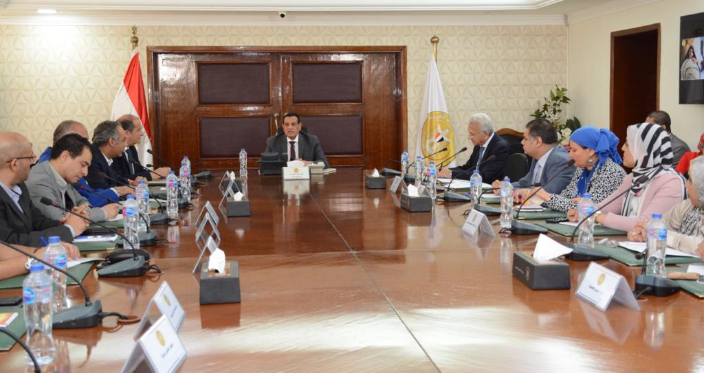 وزير التنمية المحلية يرأس الاجتماع التنسيقى الأول للجنة الوزارية الخاصة بتطوير ودعم منصة أيادى مصر لتسويق المنتجات اليدوية والتراثية بالمحافظات
