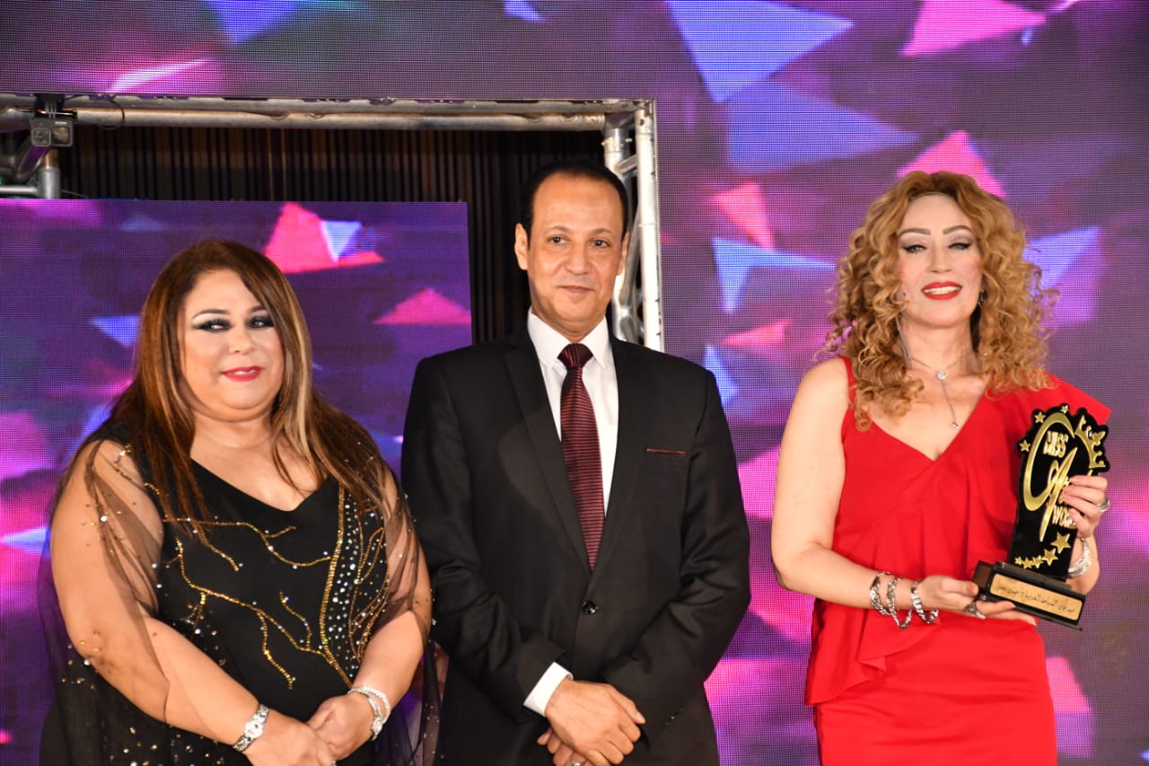 بالصور..تكريم هدي وإيناس مكى و أبو الليف فى حفل "ملكات جمال العرب مصر ٢٠٢٢
