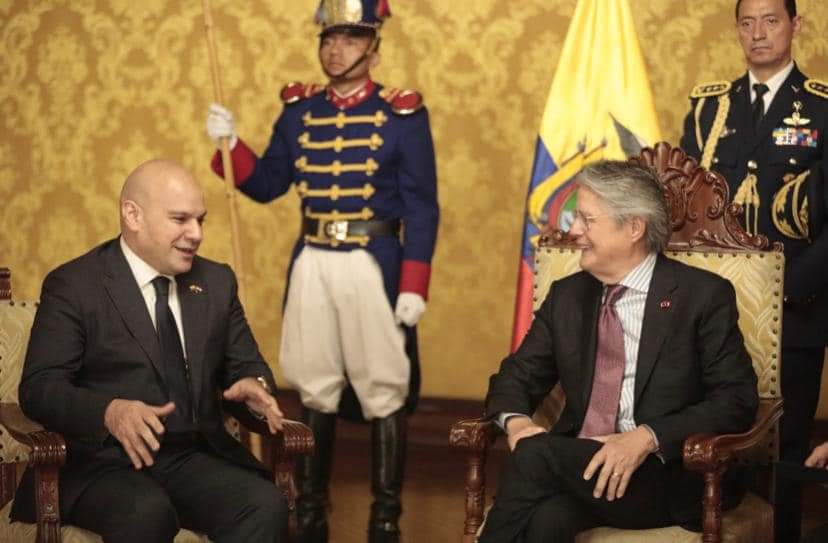 السفير المصري في كيتو يقدم أوراق اعتماده إلى رئيس الإكوادور