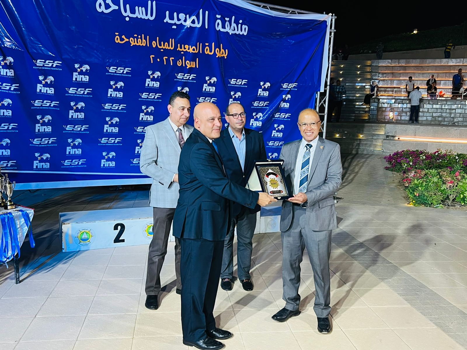 رئيس جامعة أسوان: يشهد تكريم الفائزين في بطولة السباحة في النيل