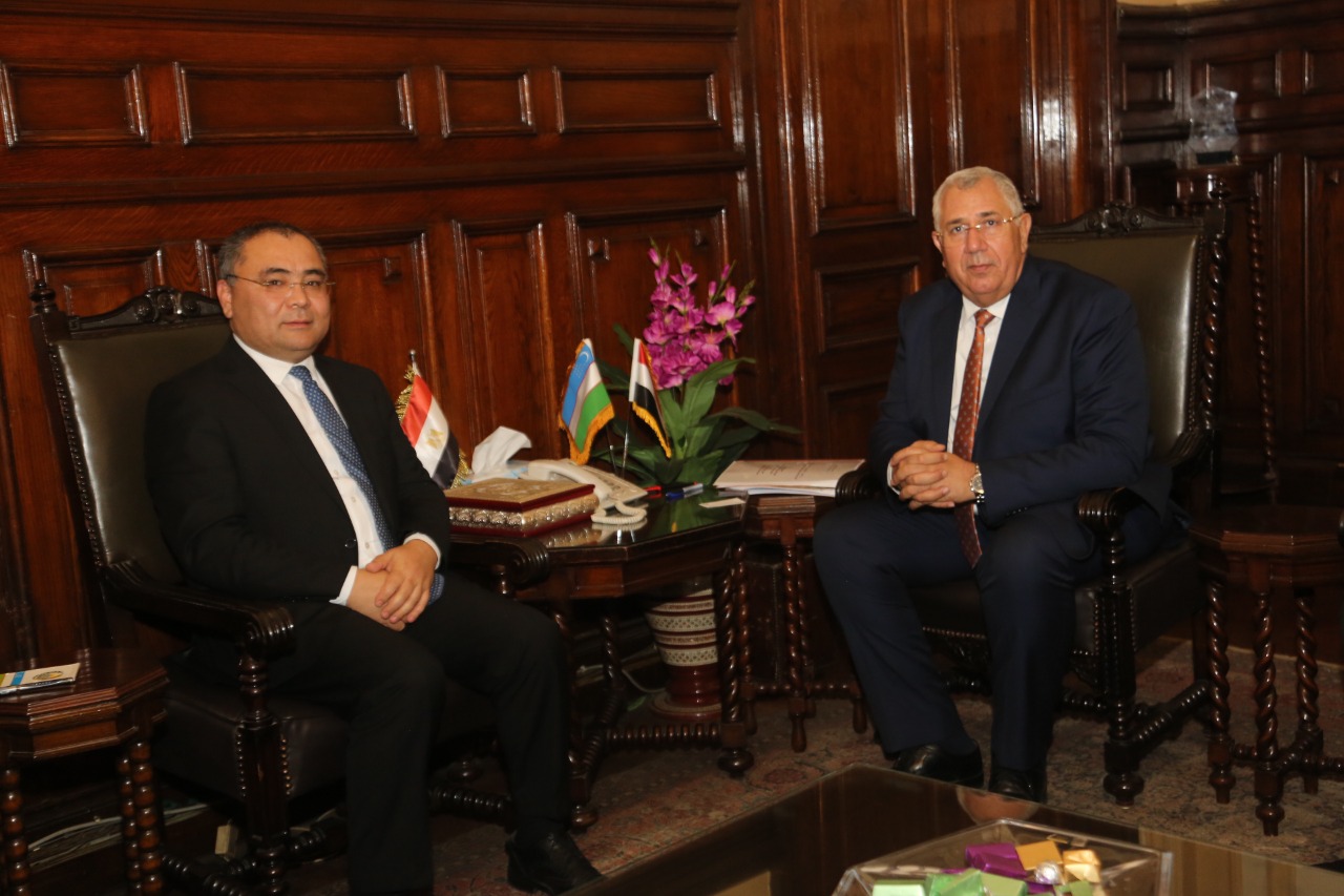 وزير الزراعة يبحث مع وزير التنمية والابتكار رئيس مجلس القطن  الاوزبكستاني آفاق التعاون المشترك بين البلدين