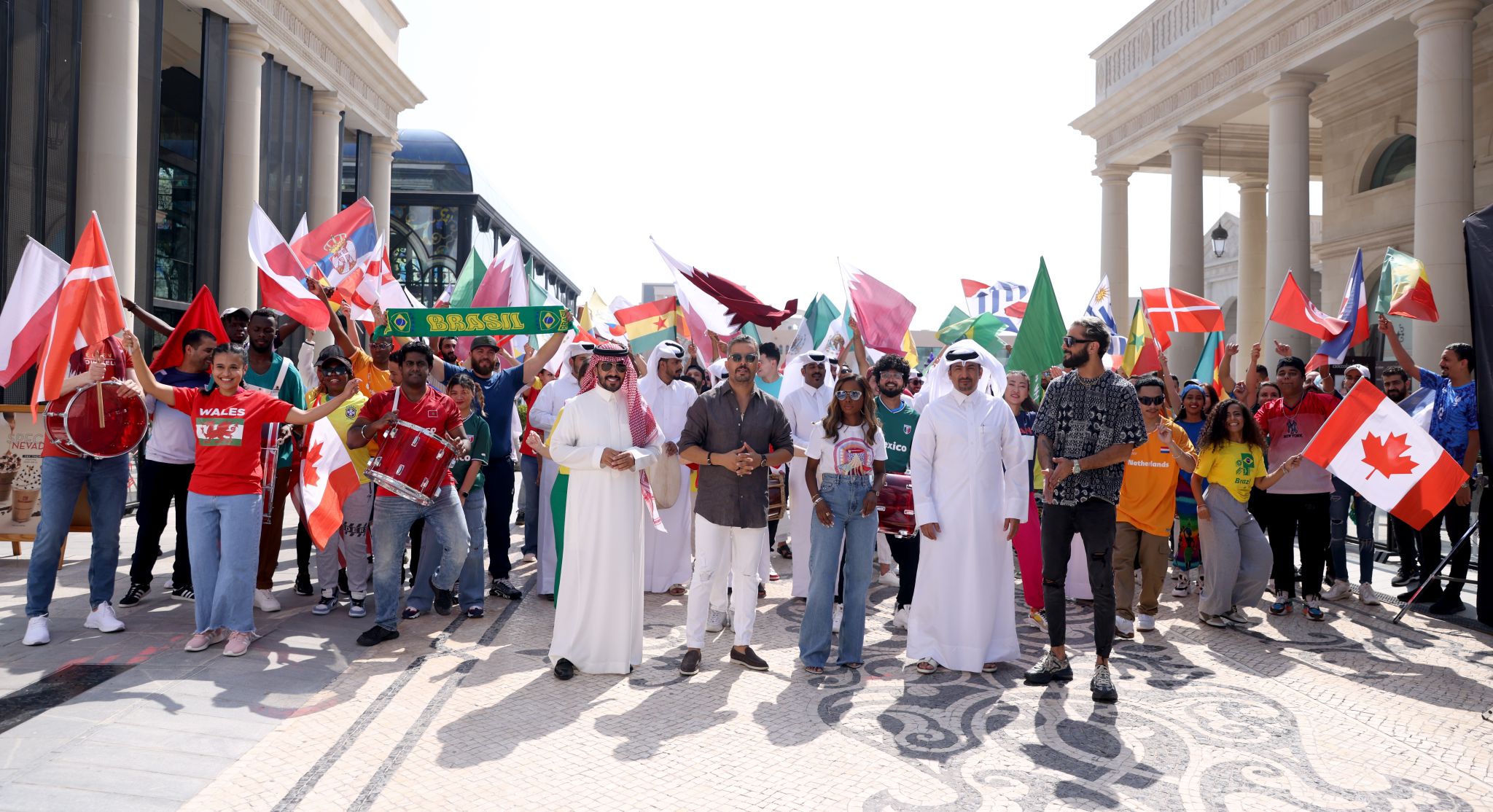 نجوم أرض المونديال يتحدثون عن العمل العربي الضخم عيسى الكبيسي : فخور بارتداء الزي القطري في مشاركتي .حاتم عمّور : أنا أمثل مدينتي فاس والمغرب وكل العرب