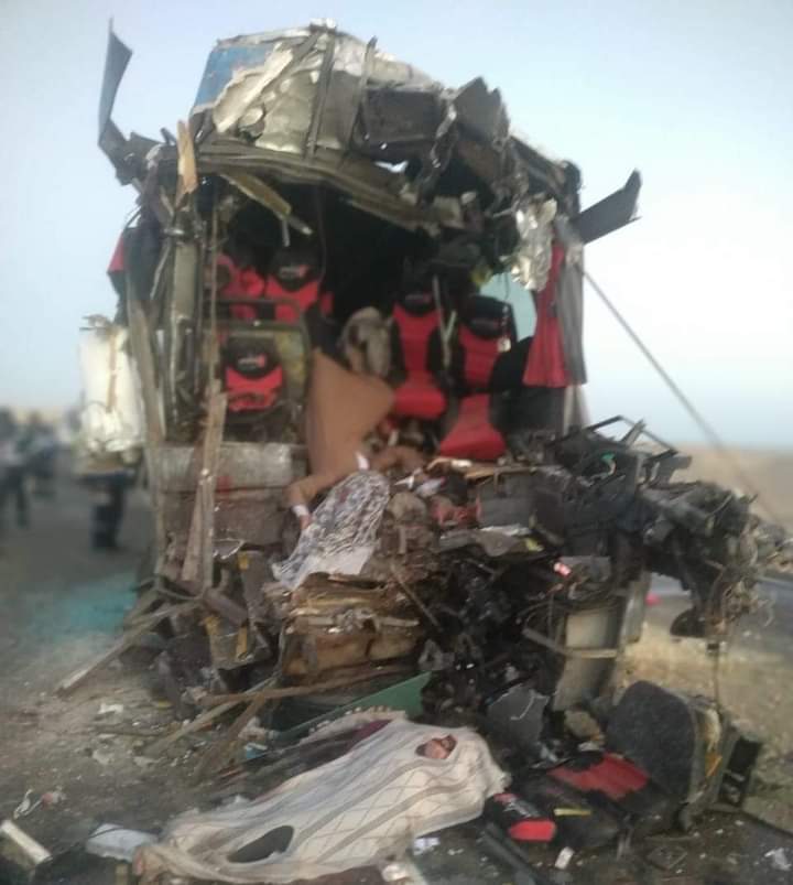 مصرع وإصابة 42 شخصا في حادث تصادم أتوبيس ونقل ثقيل بطريق الزعفرانة- البحر الأحمر