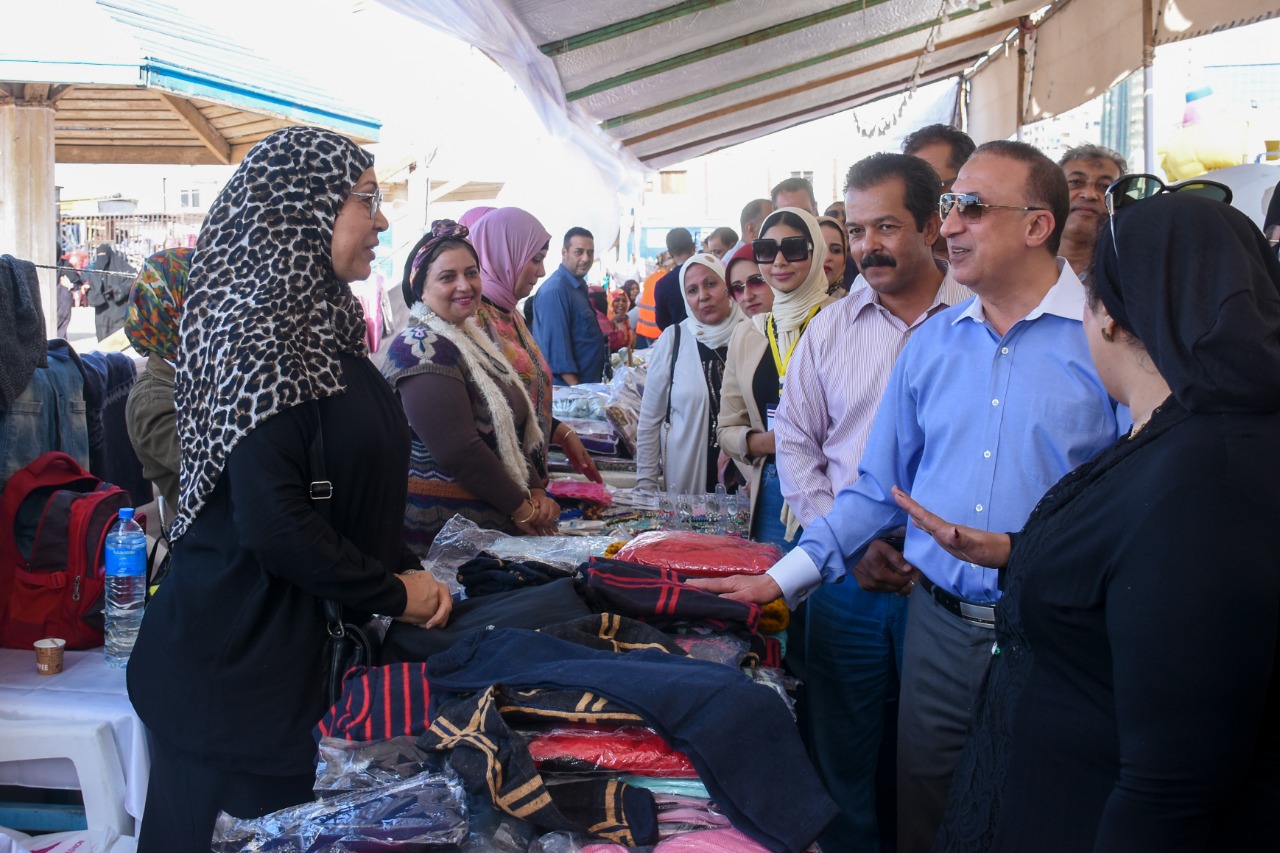 محافظ الإسكندرية يتابع المعرض الخيري المقام على شاطئ السرايا العام ضمن مبادرة باب رزق في يومه الرابع