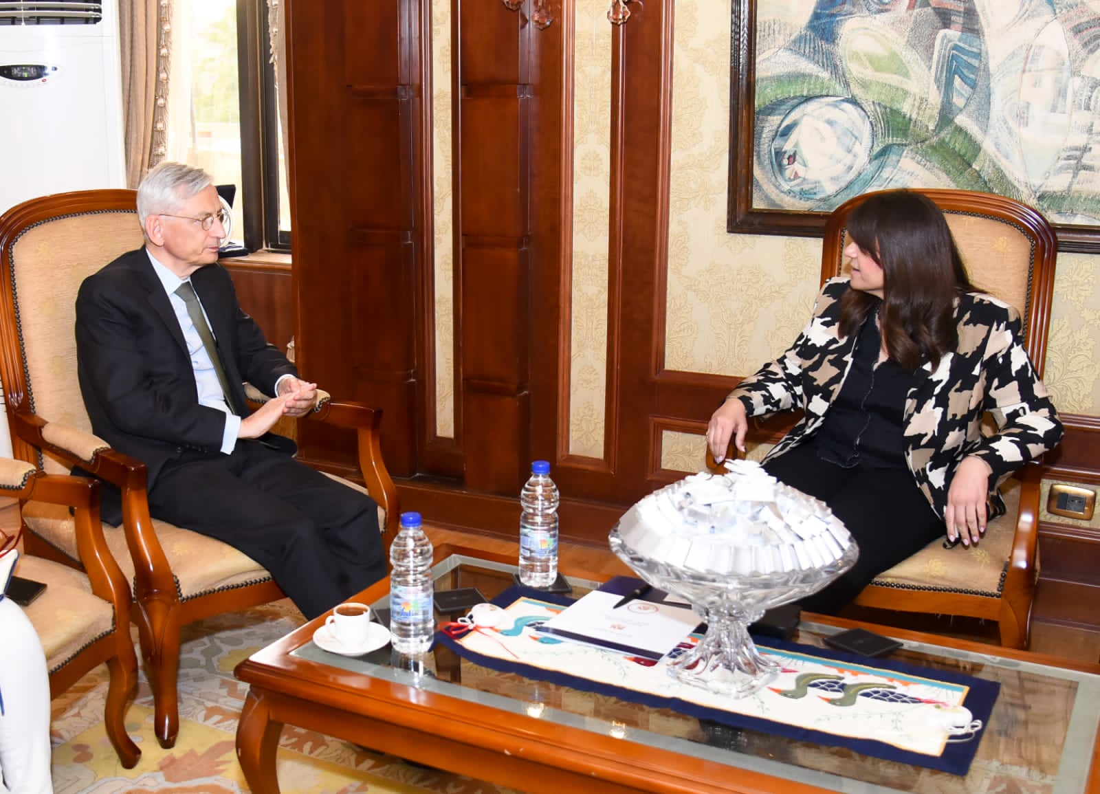 وزيرة الهجرة تستقبل سفير فرنسا لدى القاهرة لبحث ملفات التعاون الثنائي