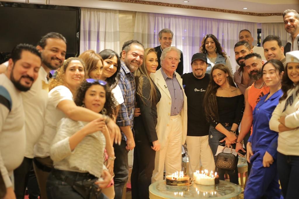 *أسرة «عودة البارون» تحتفل بالمخرج سامر خضر