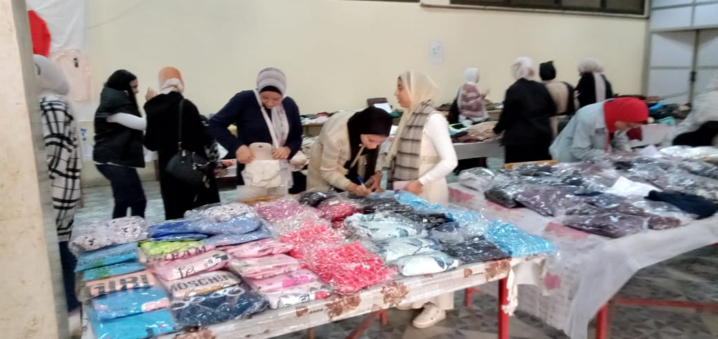 كلية الصيدلة جامعة حلوان تنظم معرض للملابس الجاهزة والمشغولات