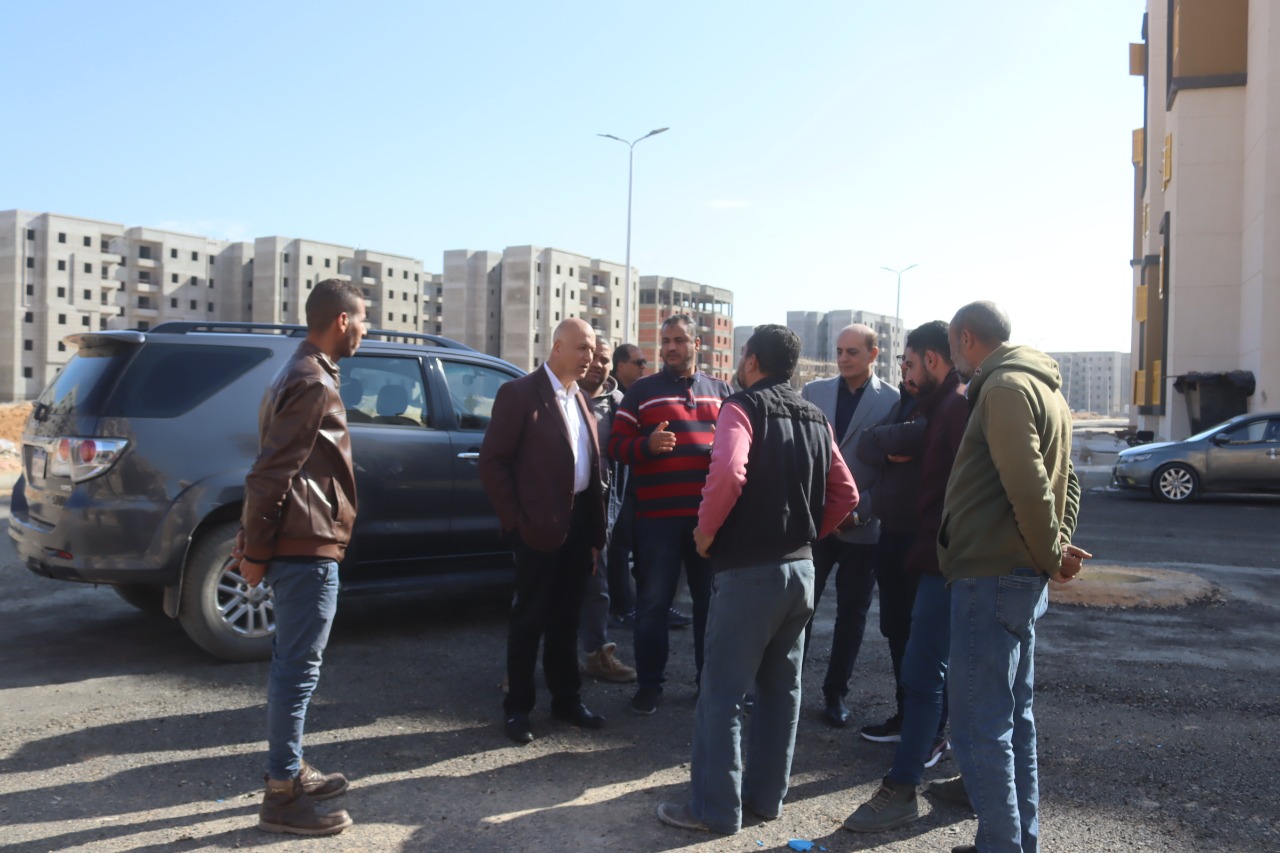 جولة تفقدية لمسئولي الإسكان بوحدات المبادرة الرئاسية سكن كل المصريين بمدينة العاشر من رمضان