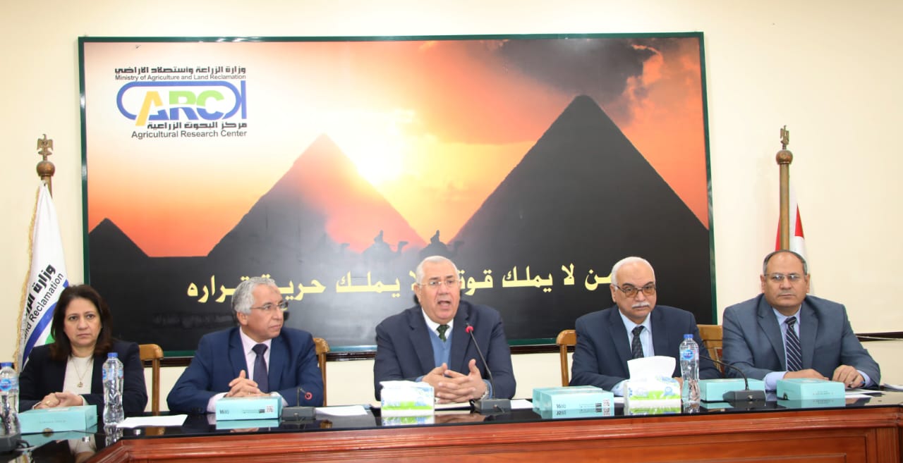 وزير الزراعة يترأس اجتماع لجنة المخصبات الزراعية ويوجه بتسهيل إجراءات التسجيل والإستفادة من البحوث التطبيقية