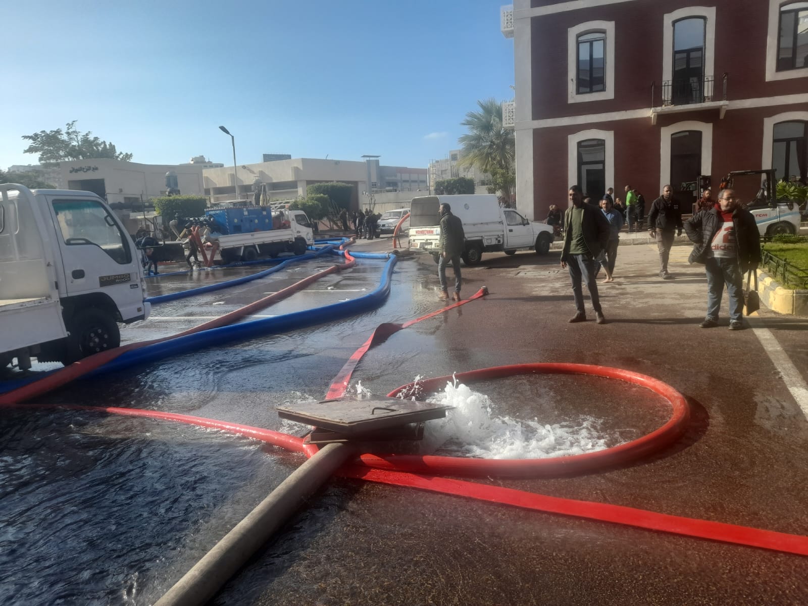 محافظ الإسكندرية يتابع أعمال إصلاح كسر مفاجئ لخط الناقل للمياه طرد 1000 قطر محطة مياه شرقي