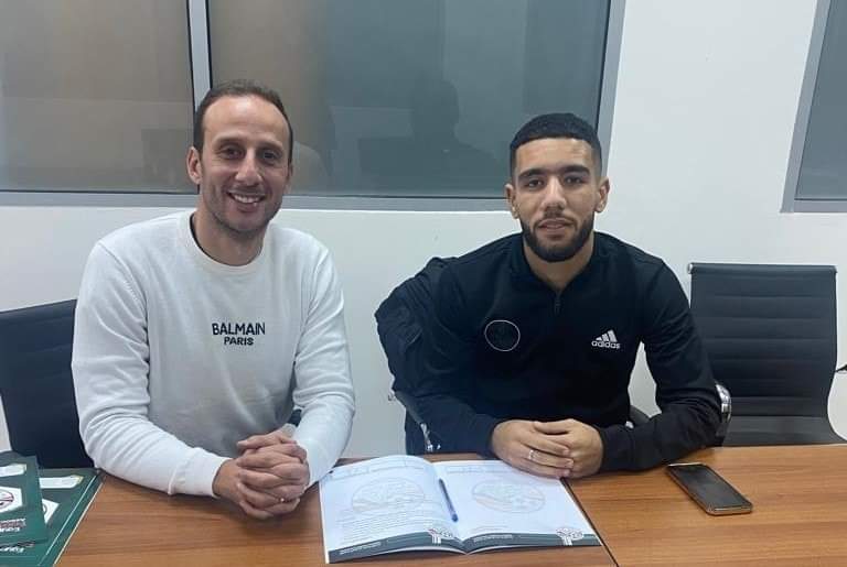 الأهلي يضم أحمد قندوسي لاعب وفاق سطيف لمدة أربع سنوات ونصف
