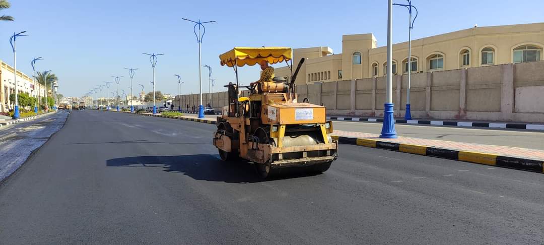 محافظ بورسعيد : استمرار العمل في تطوير طريق ٢٣ يوليو والشوارع الجانبية