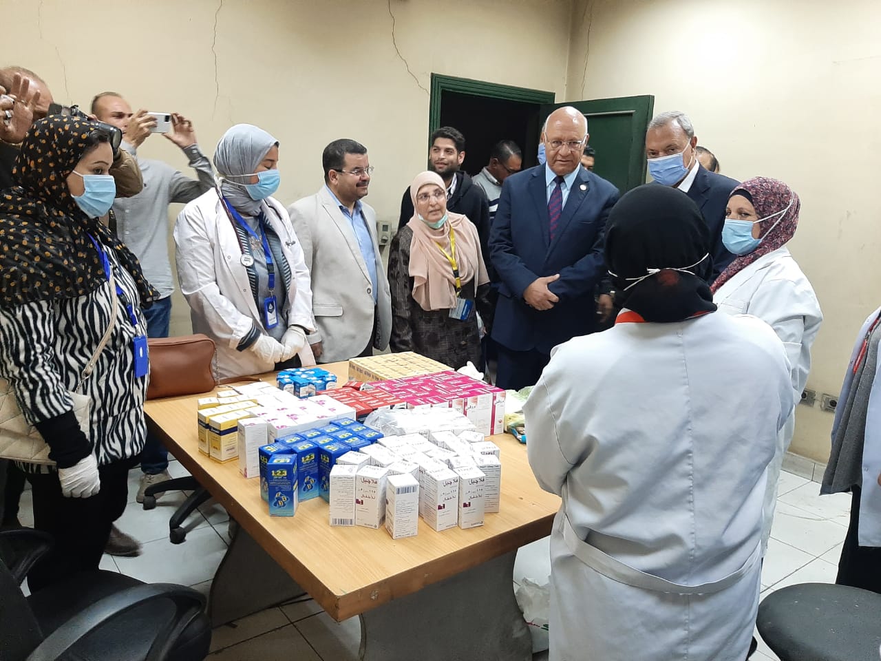 محافظ القليوبية ورئيس جامعة بنها يتفقدان القوافل الطبية بقرية العكرشة بمركز الخانكة