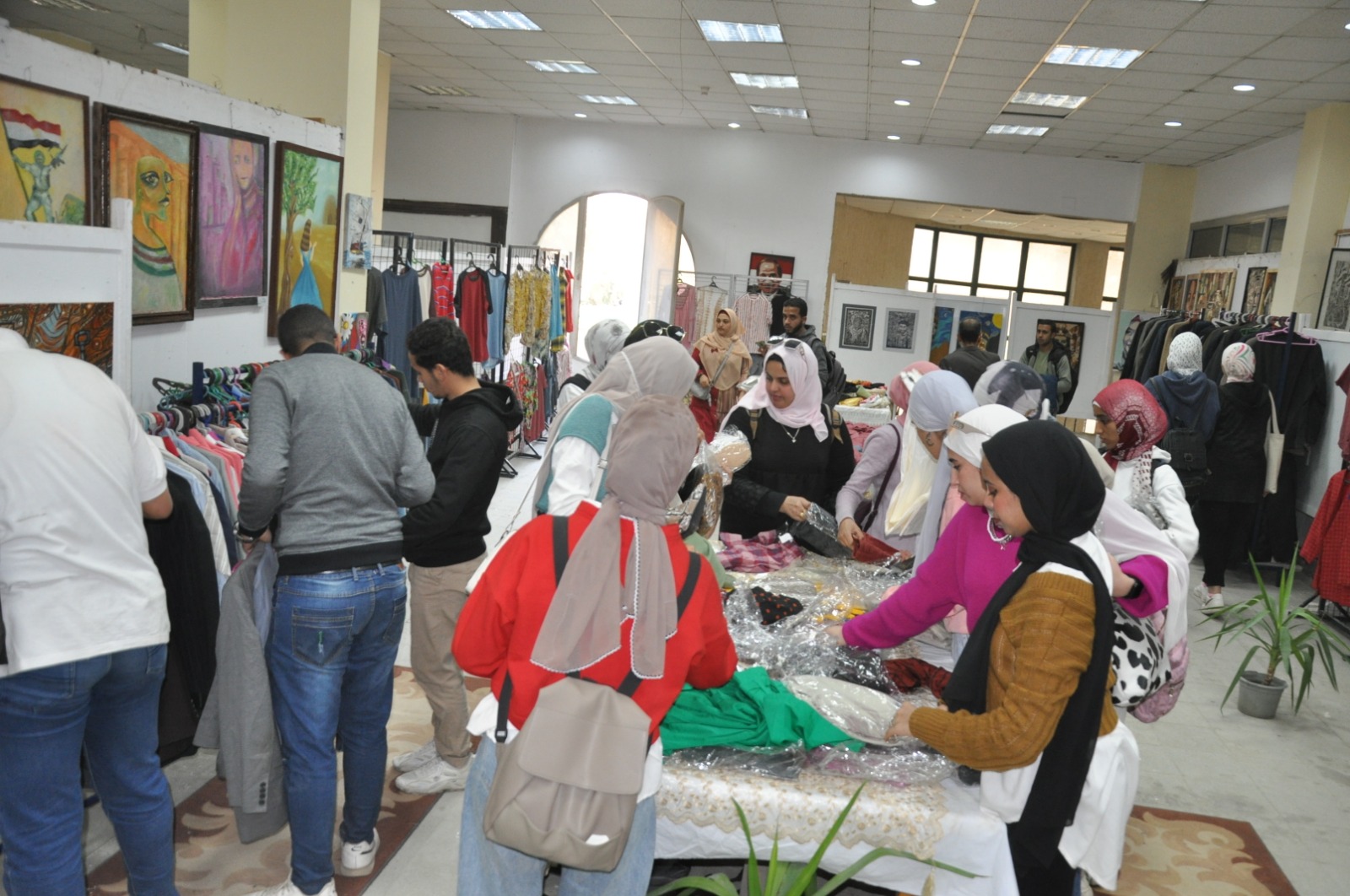 جامعة حلوان تنظم معرض الخير بالتعاون مع نادي روتاري كايرو السلام