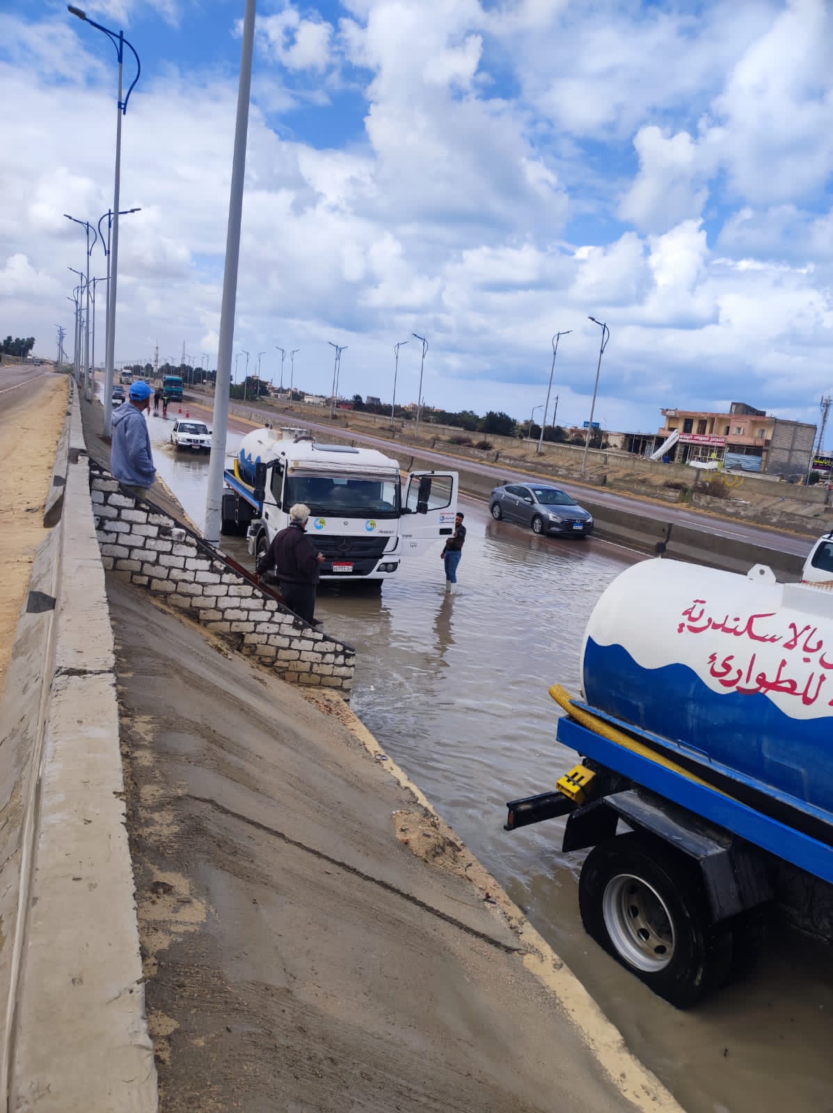 محافظ الإسكندرية: تواجد الأجهزة التنفيذية في الشوارع منذ الصباح للتعامل مع موجة الطقس السىء