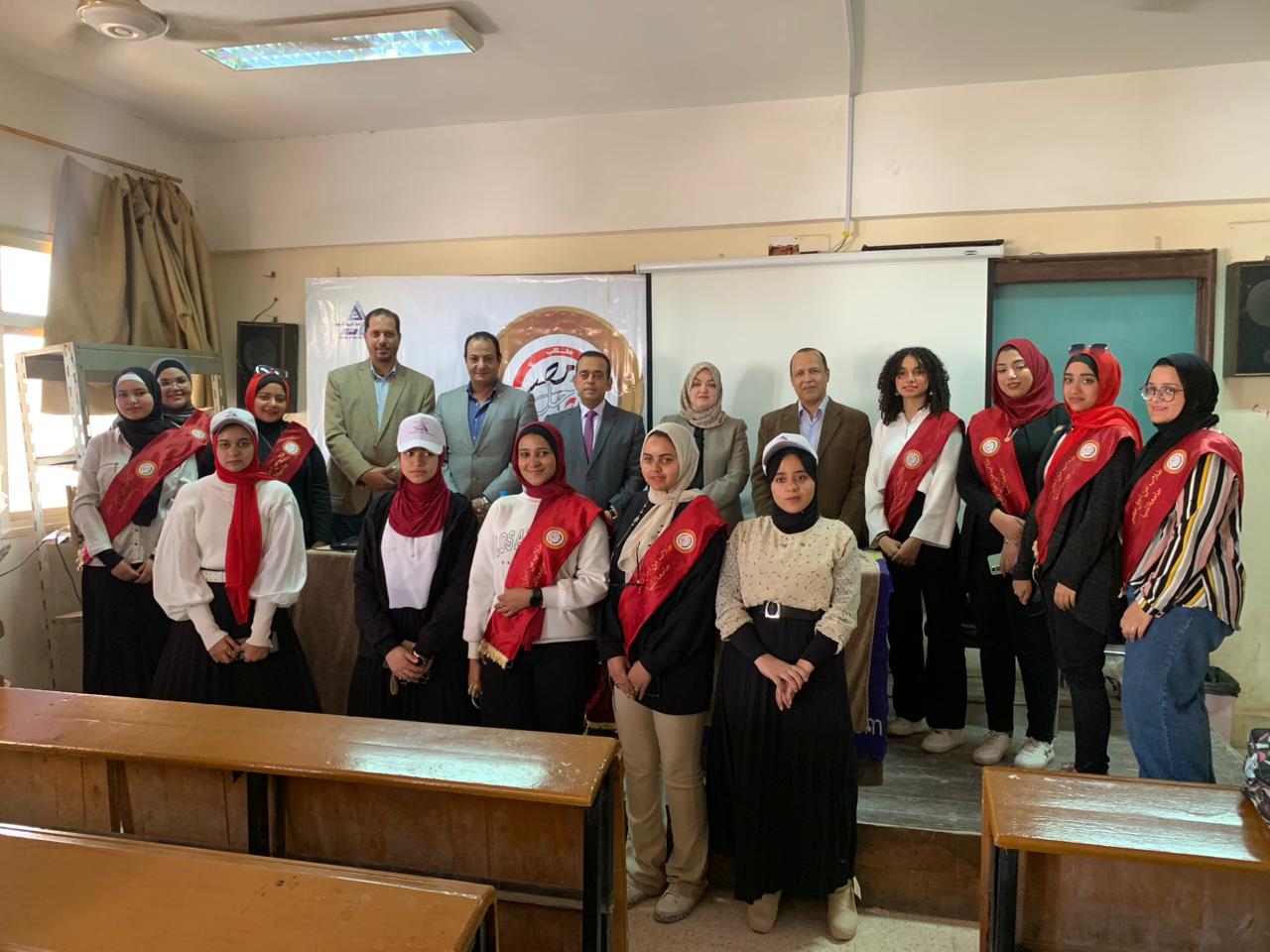 أسرة طلاب من أجل مصر بجامعة المنيا تنظم ندوتين تثقيفيتين حول مبادئ الوسطية في الإسلام ومهارات التواصل الفعال وإدارة الوقت