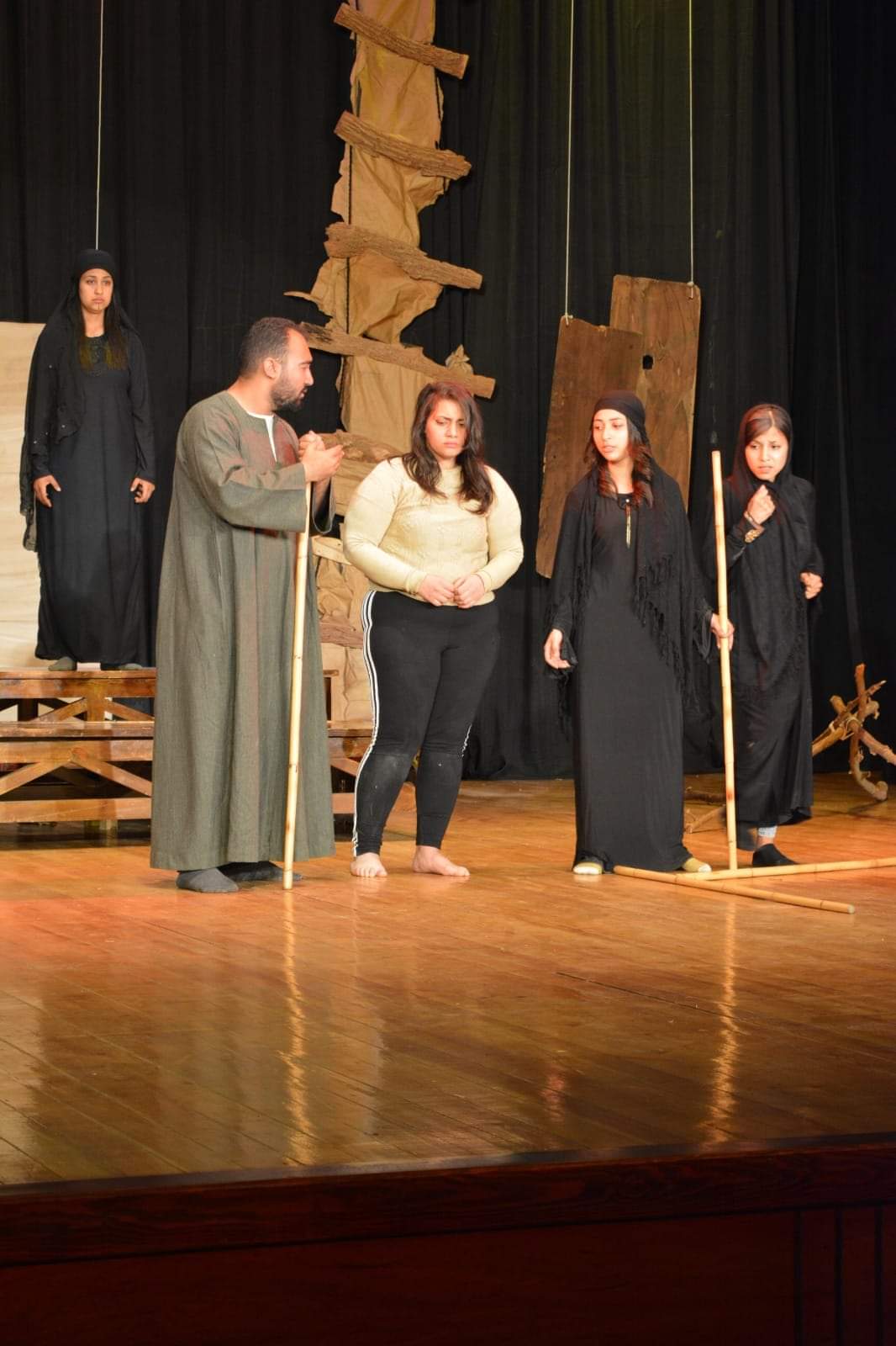 نادي مسرح طهطا يقدم حكيم على مسرح قصر ثقافة أسيوط