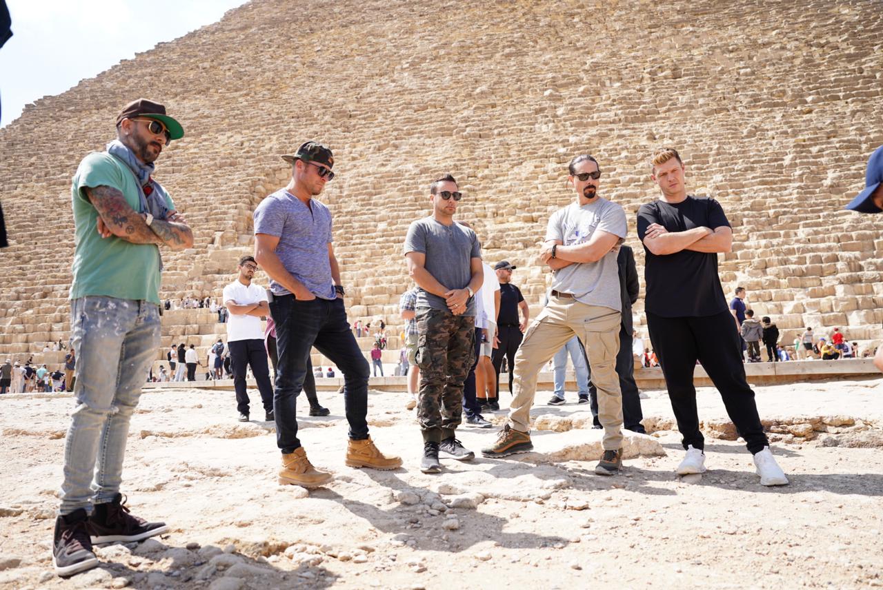 The Backstreet Boys يقومون بجولة حول أشهر المعالم السياحية في مصر قبل حفلتهم الموسيقية في ZED East!  