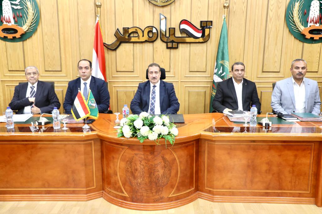 محافظ المنوفية يترأس مجلس إدارة المنطقة الصناعية بقويسنا ويؤكد تقديم الدعم الكامل للمستثمرين وخلق بيئة جاذبة للاستثمار