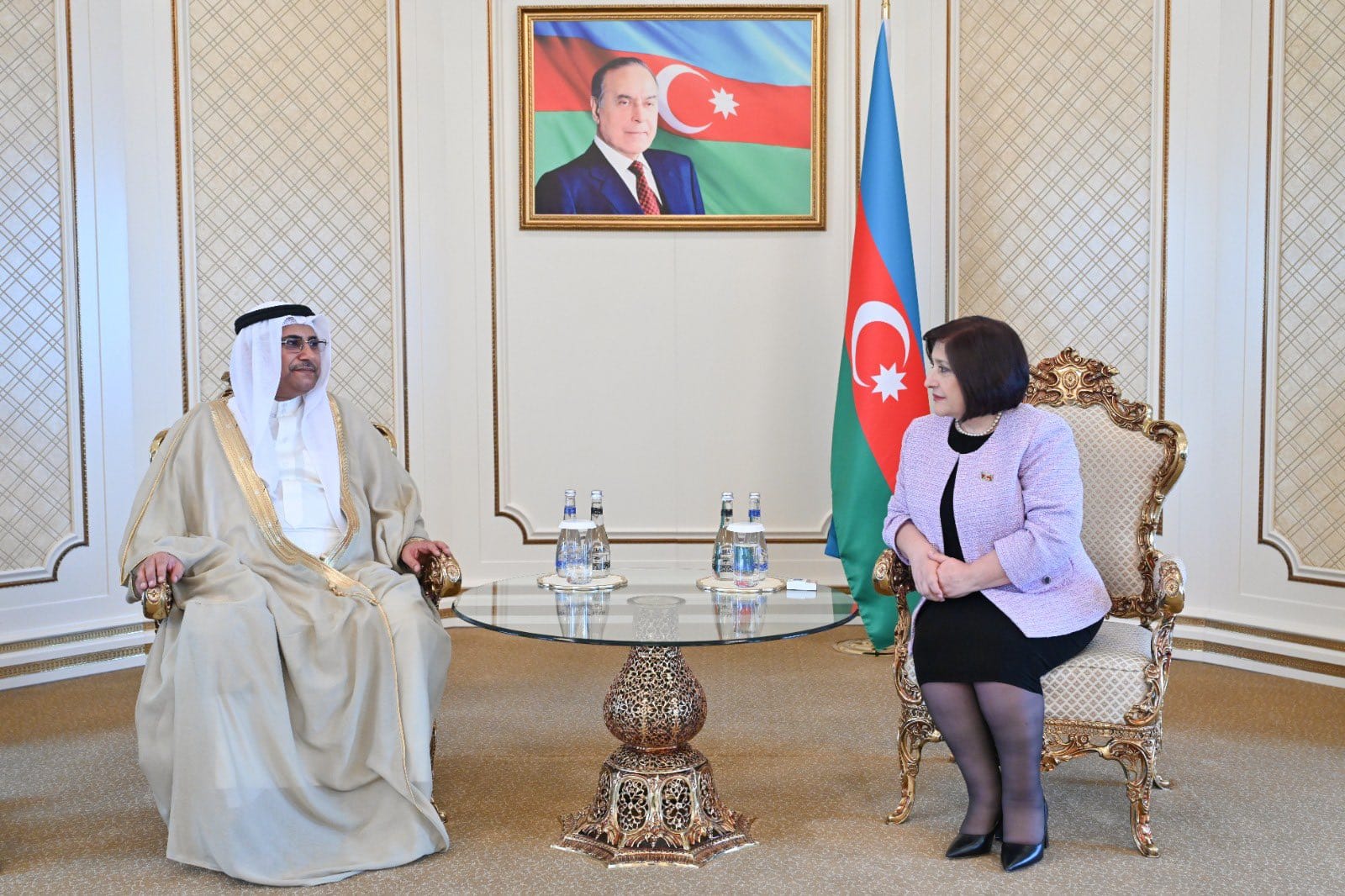 *"العسومي" يلتقي رئيسة برلمان جمهورية أذربيجان وتثمن الدبلوماسية البرلمانية للبرلمان العربي
