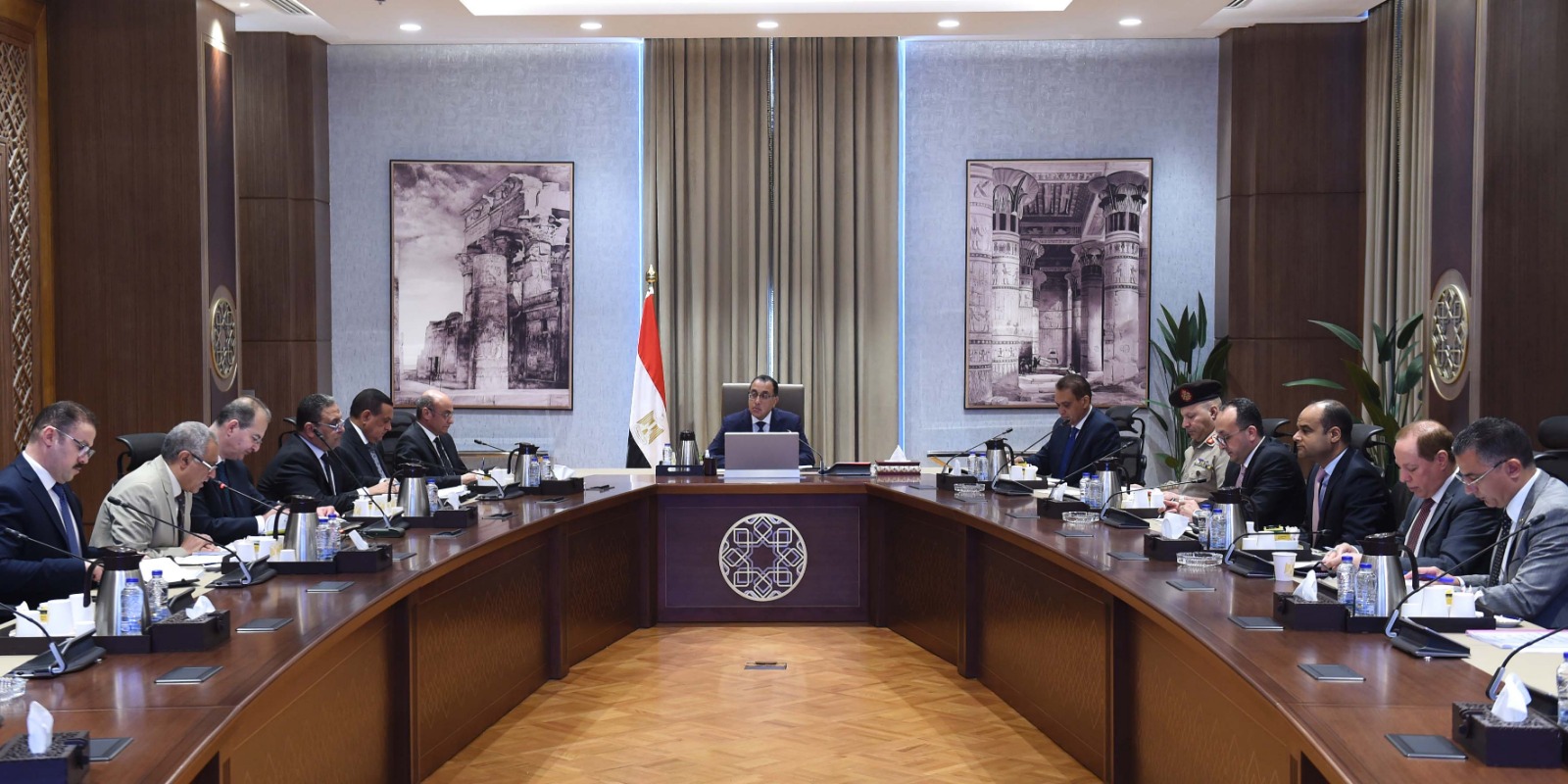 فى اجتماع اللجنة الرئيسية لتقنين أوضاع الكنائس..رئيس الوزراء يوافق على تقنين أوضاع 216 كنيسة ومبنى تابعاً