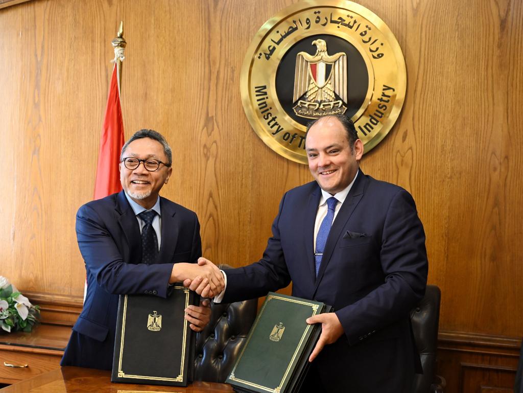 وزير التجارة والصناعة يبحث مع نظيره الإندونيسي سبل تعزيز التعاون التجاري والصناعي والاستثماري المشترك بين البلدين خلال المرحلة المقبلة