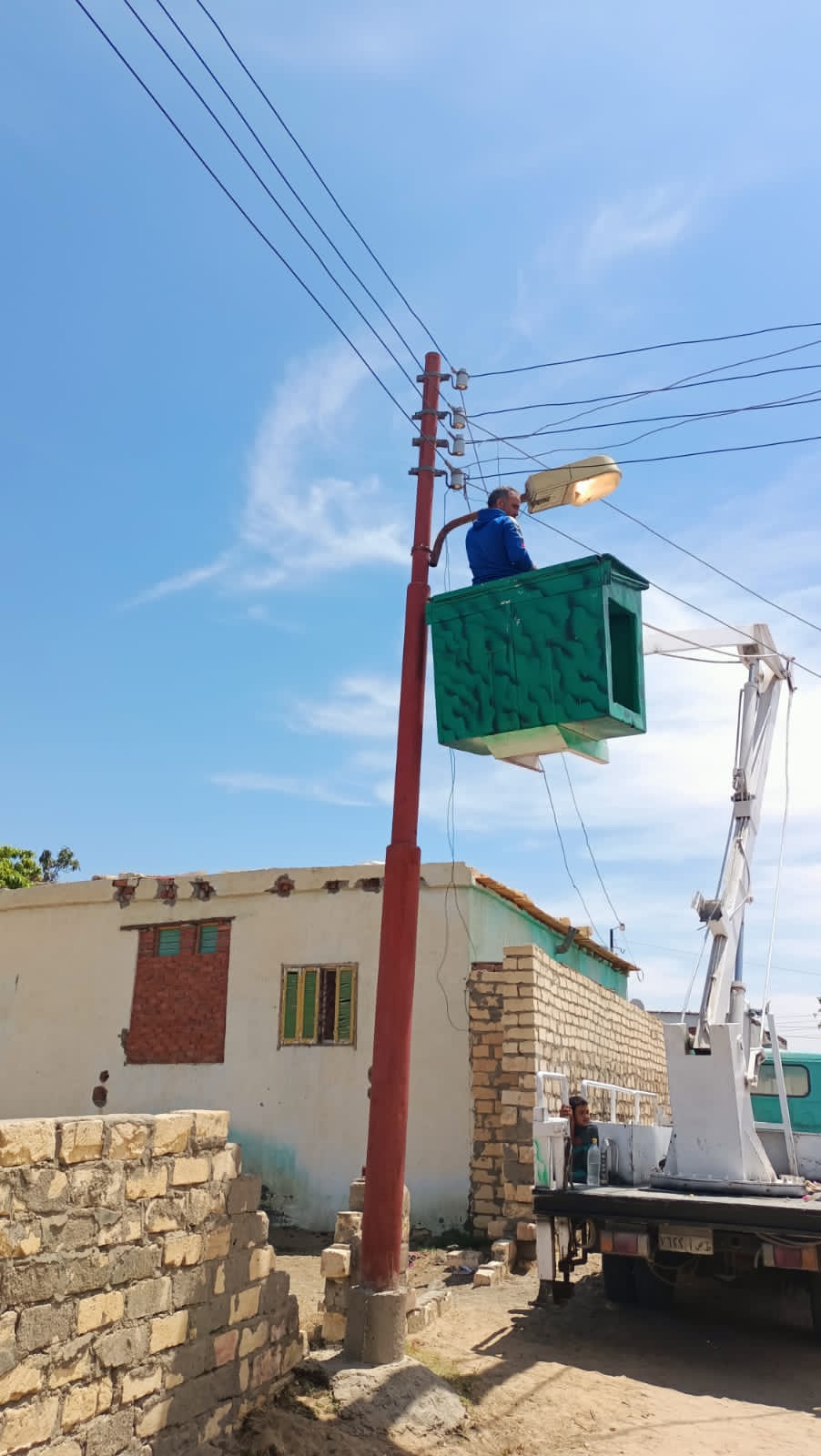 نشاط مكثف للوحدات المحلية بالإسماعيلية في قطاعات النظافة والإنارة العامة