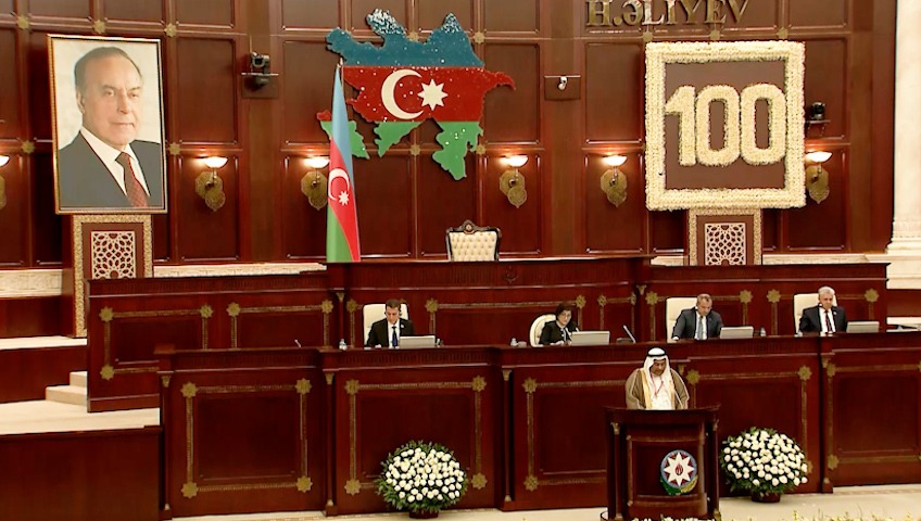 "العسومي" في كلمته أمام برلمان أذربيجان: العلاقات العربية الوطيدة مع جمهورية أذربيجان تمثل مصدر قوة لتعزيز التضامن بين العالمين العربي والإسلامي