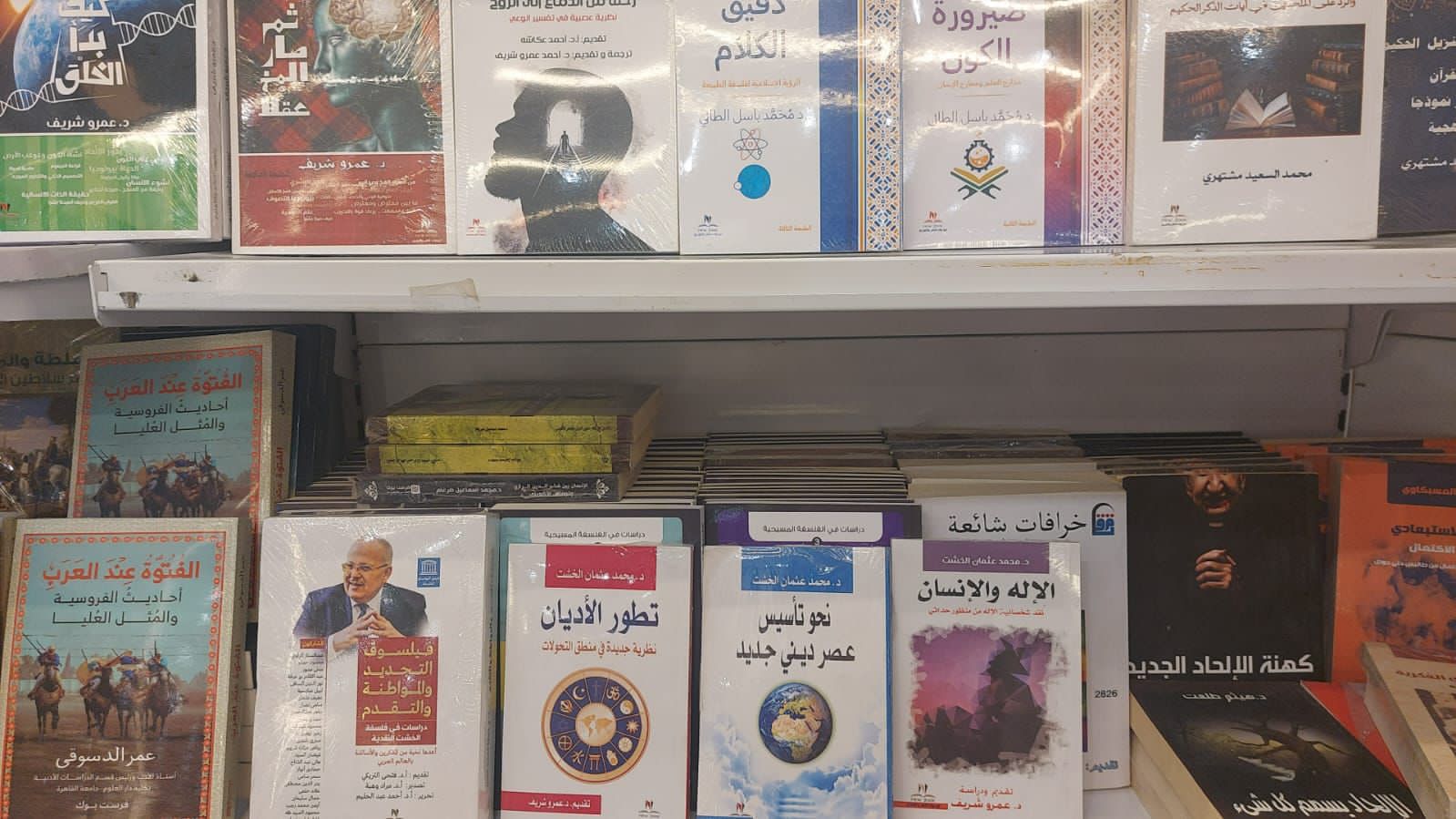 أحدث مؤلفات رئيس جامعة القاهرة في معرض المدينة المنورة للكتاب بالمملكة العربية السعودية