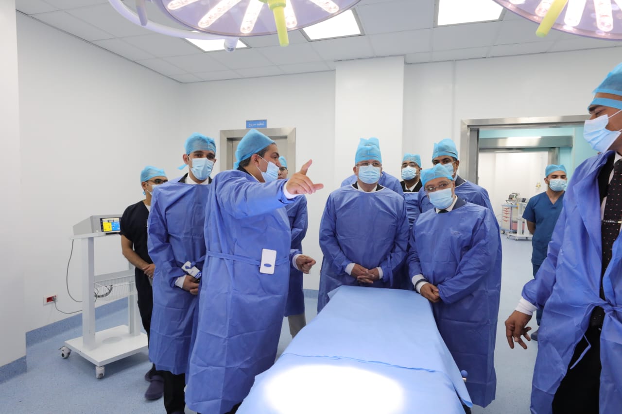 وزير التعليم العالي ومحافظ الغربية ورئيس جامعة طنطا يفتتحون عددًا من المشروعات الطبية بالجامعة - افتتاح مستشفى الجراحات الجامعي