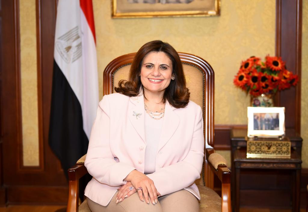 وزيرة الهجرة تهنئ مدرسة فلوباتير المصرية في كندا لنجاح عرضها المسرحي الكبير