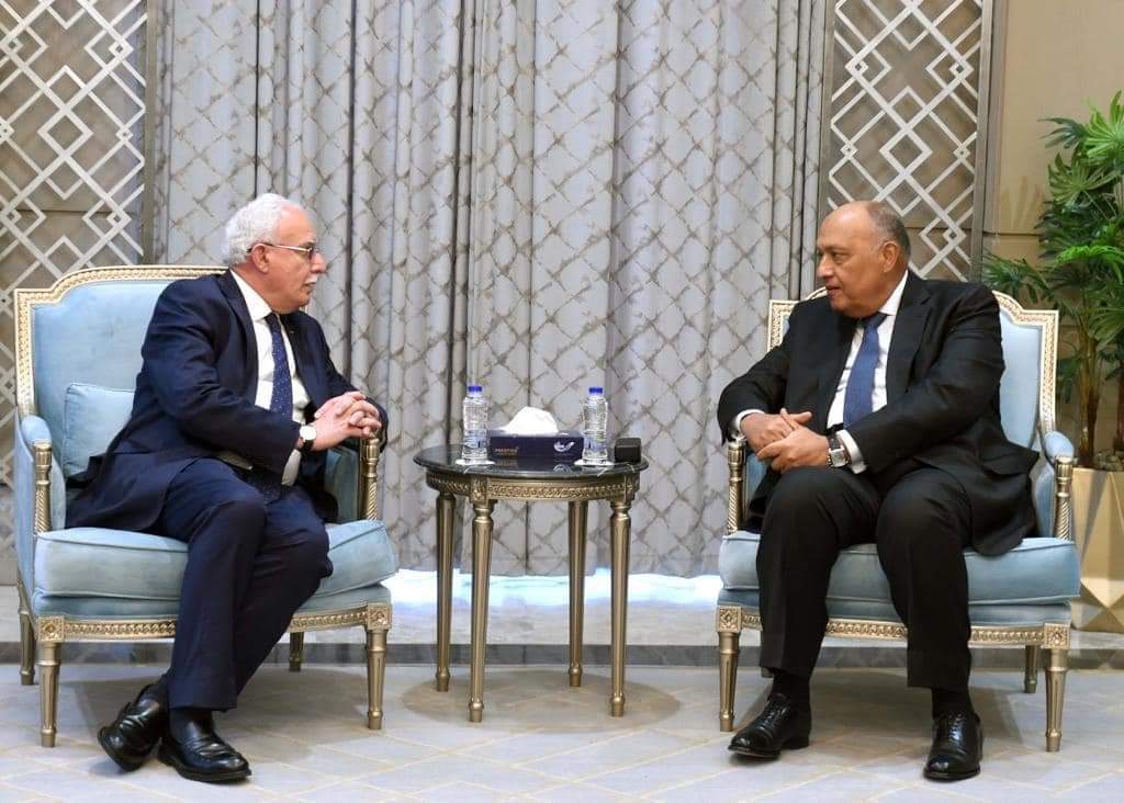 سامح شكري يلتقي وزير خارجية فلسطين