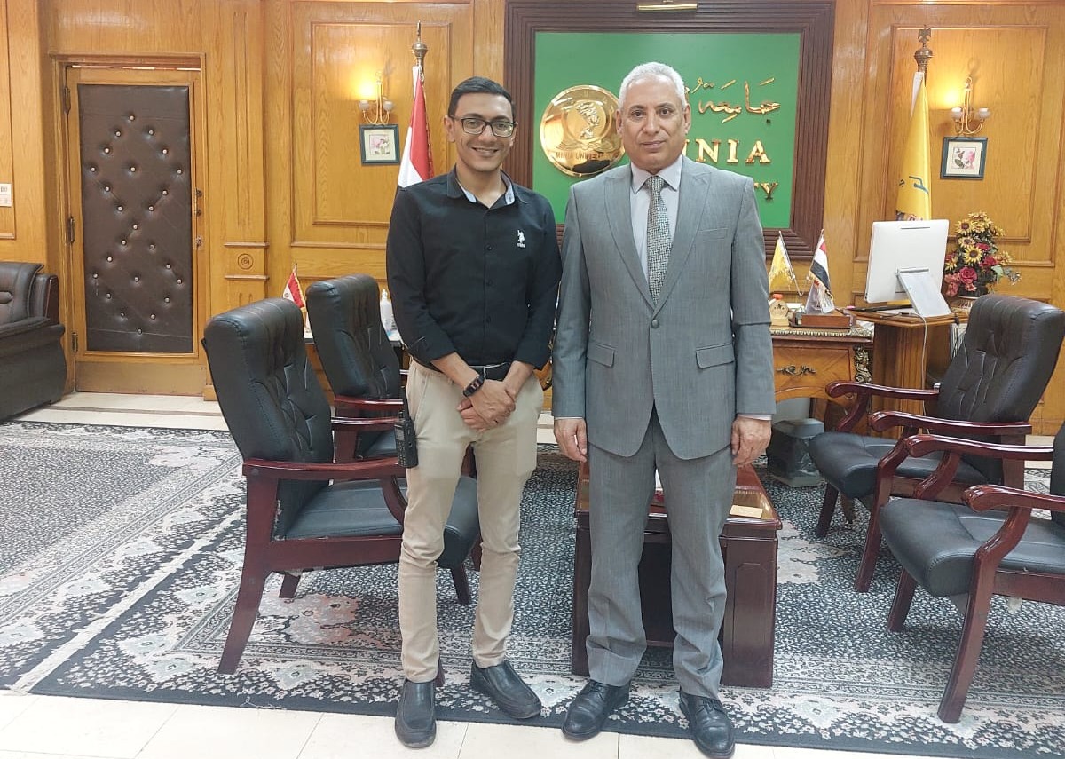 رئيس جامعة المنيا يلتقي بمدير مرفق الإسعاف بالمحافظة