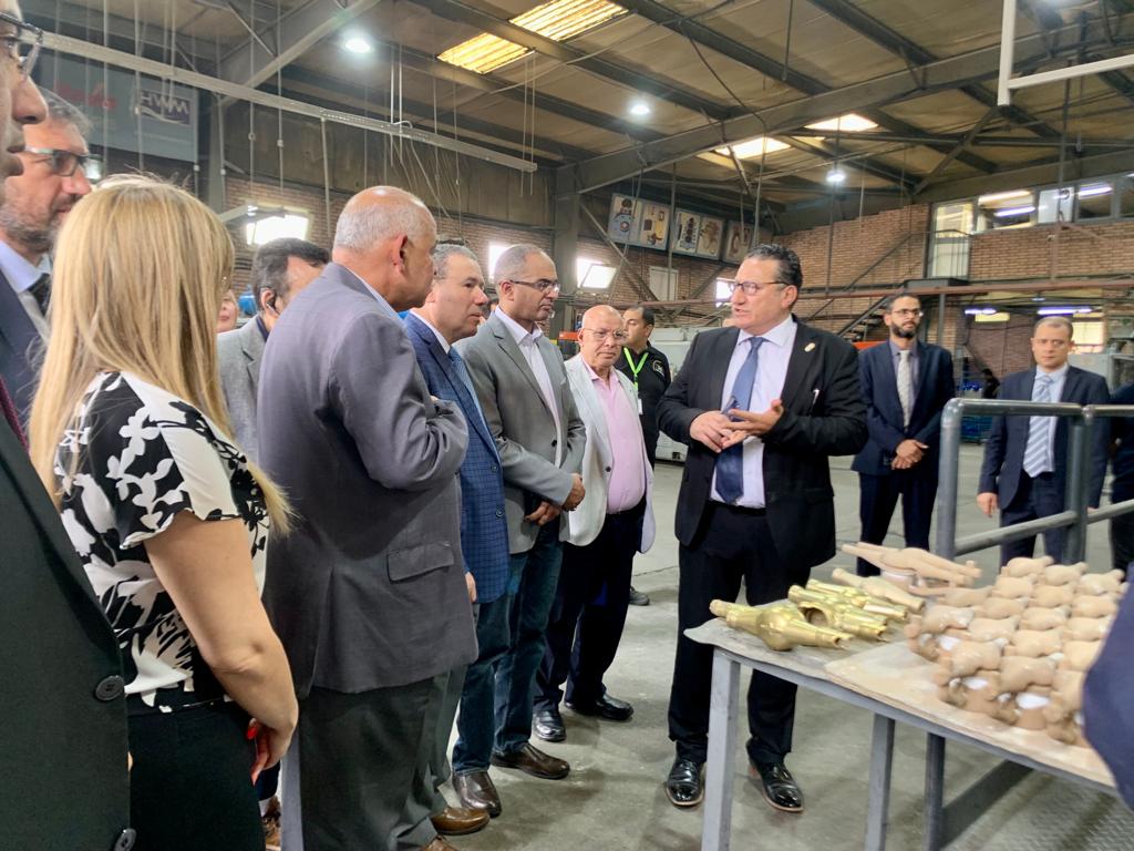 نائب وزير الاسكان لشؤن البنية الاساسية يزور المنطقة الصناعية بالقاهرة الجديدة ويتفقد أحد مصانع إنتاج العدادات