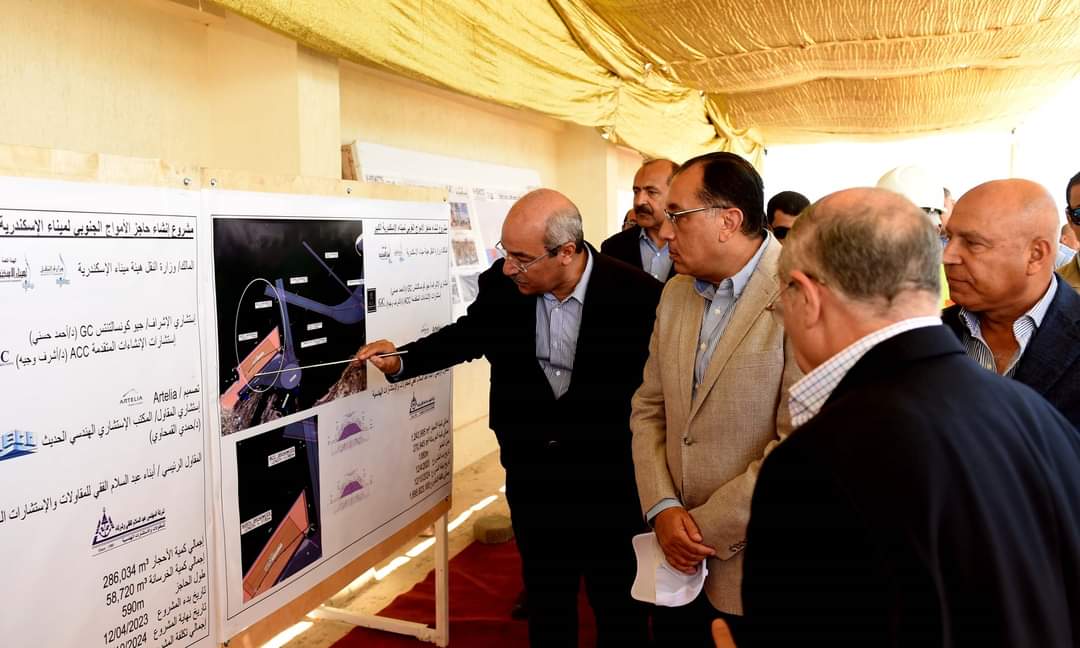 رئيس الوزراء يتابع معدلات تنفيذ عدد من المشروعات بميناءي الإسكندرية والدخيلة ضمن خطة تنفيذ ميناء الإسكندرية الكبير