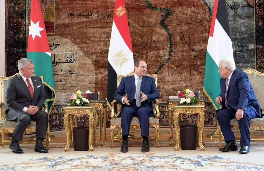 سفير دولة فلسطين في مصر: الرئيس أبو مازن يصل غداً الأحد للمشاركة في أعمال القمة الثلاثية المصرية الأردنية الفلسطينية