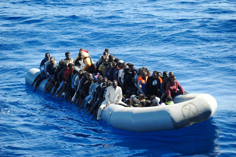 إيطاليا تحتجز 3 سفن لإنقاذ المهاجرين خلال 48 ساعة