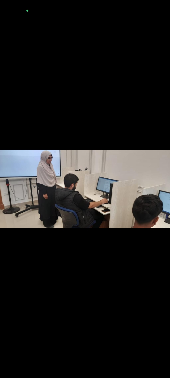 انتظام الدراسة بكامل طاقة معامل الحاسب الآلي بجامعة القاهرة الدولية