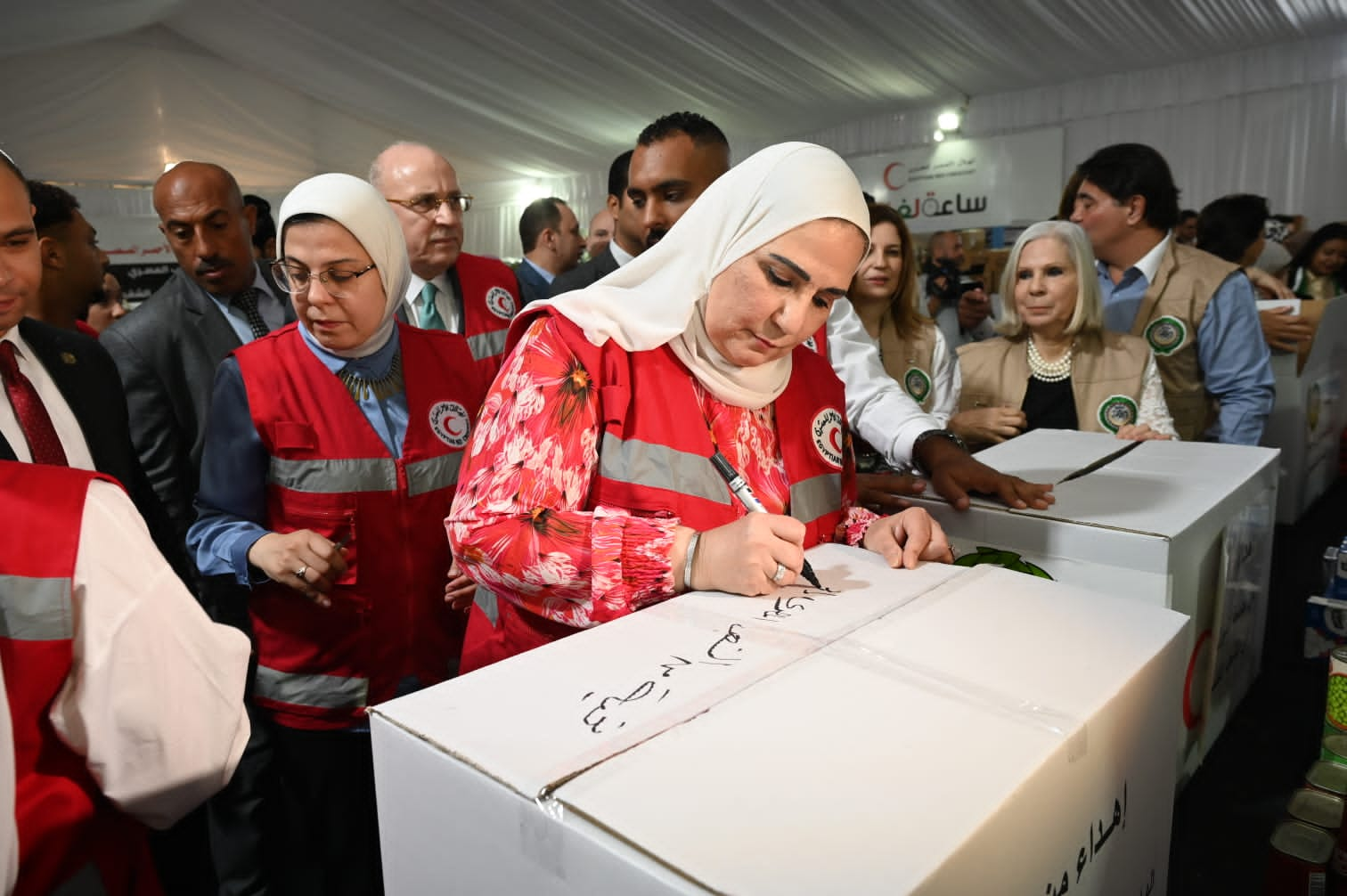 القباج وأبو غزالة يدشنان قافلة المساعدات الإنسانية المقدمة من مجلس وزراء الشئون الاجتماعية العرب إلى قطاع غزة عبر الهلال الأحمر المصري