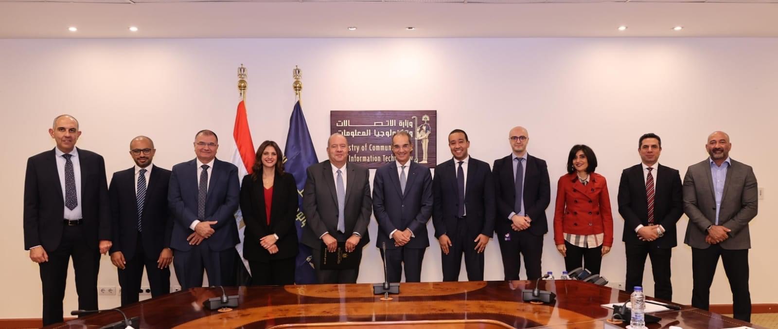  وزير الاتصالات وتكنولوجيا المعلومات  يشهد توقيع عقد بين المصرية للاتصالات وشركة راية