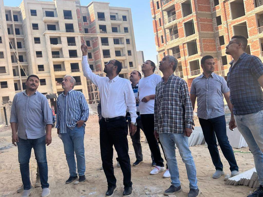 وزير الإسكان يتابع معدلات تنمية مدينة ملوي الجديدة بالصعيد على مساحة 19 ألف فدان